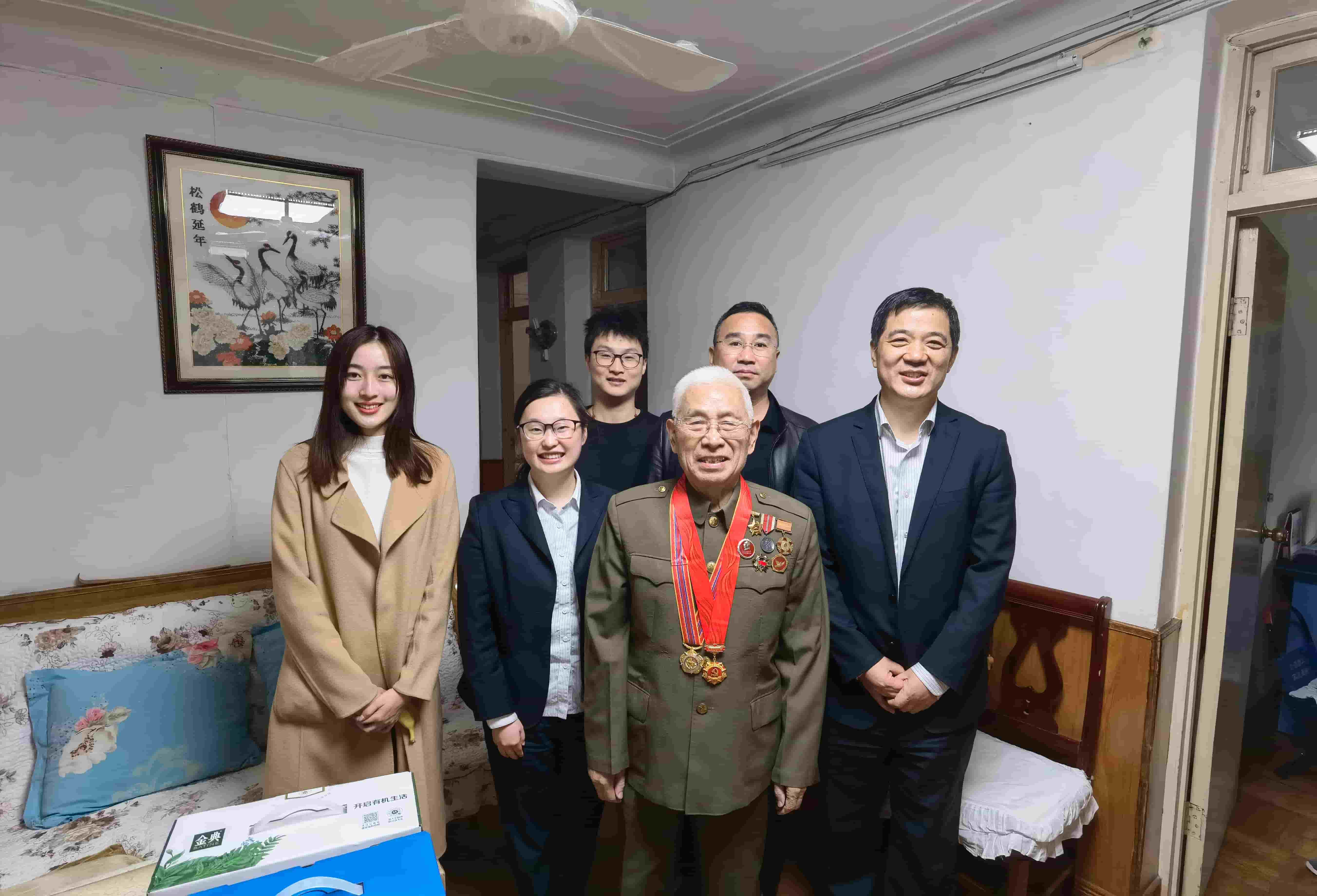 freecompress-2021年11月19日，東華科技聯(lián)合合肥市軍隊(duì)離退休干部第四干休所黨支部，看展“憶黨史、悟初心、擔(dān)使命”主題活動
